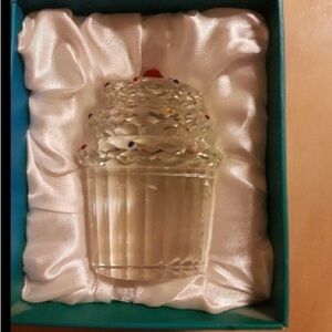 Bowring Crystal Cupcake paper weight